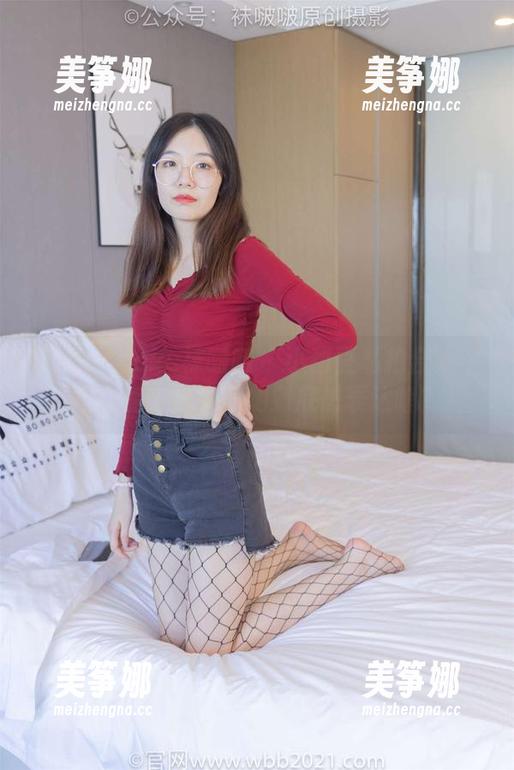BoBoSocks袜啵啵-小甜豆 BoBoSocks袜啵啵 - 小甜豆私拍合集:短白丝与脚尖,她到底想表达啥?