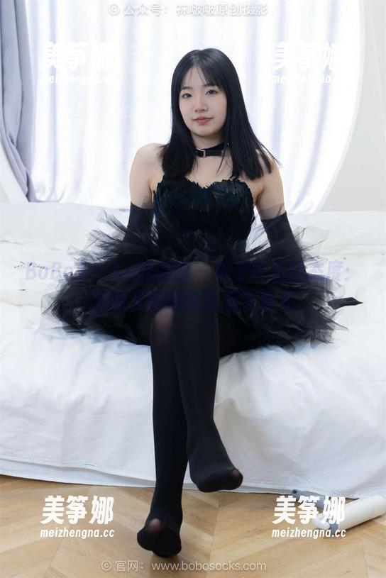 BoBoSocks袜啵啵-稚予 BoBoSocks袜啵啵 - 稚予的运动态度:原图里的斯凯奇没有隐私