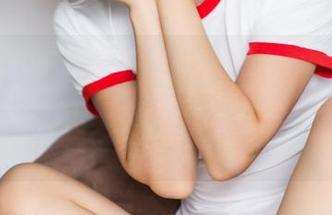 TouTiao头条女神 – 听说阿依努尔瓦娅的JK图包反响不错,我只是好奇大家看了会咋样。