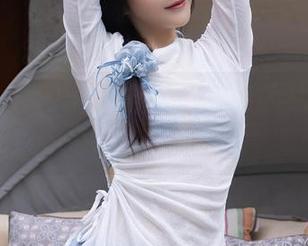 Xiuren秀人网 – 当九千柒柒的礼服撞上私房图包,果然,冬天也有春暖花开!