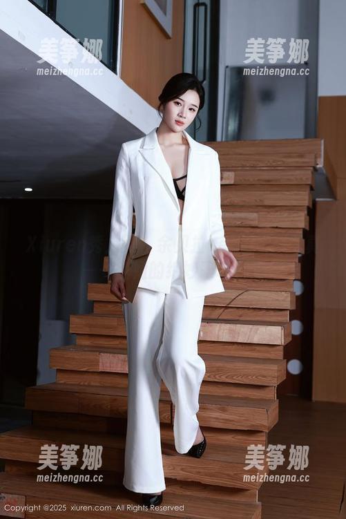 Xiuren秀人网-余贝拉bella Xiuren秀人网 - 余贝拉bella精彩写真——空姐的绝妙职场日常