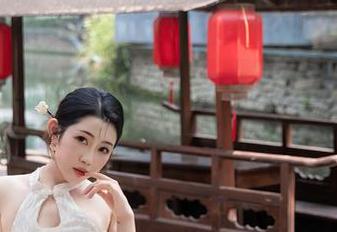 Xiuren秀人网 – 外科TEL透明美图合集：这组作品毫无保留，或许有点小暧昧。