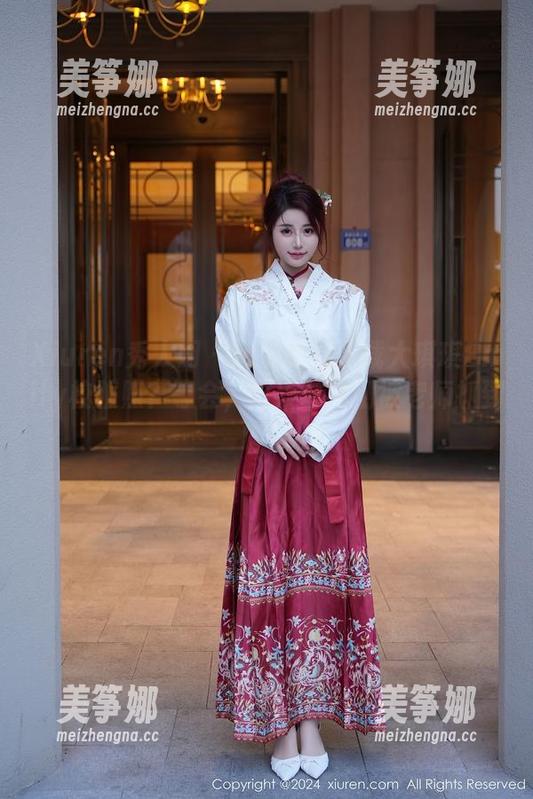 Xiuren秀人网-大琪琪Emily Xiuren秀人网 - 想要免费下载大琪琪Emily校服照?等会,这段时间别被老师抓到啊!