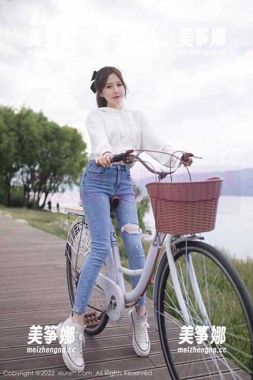 Xiuren秀人网-小逗逗 Xiuren秀人网 - 小逗逗的户外探险:最新作品大揭秘,随便一拍都是大片?