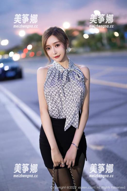 Xiuren秀人网 - 慧敏Vivi私拍的厨娘形象：多点戏谑与幽默，吃饭也俏皮！