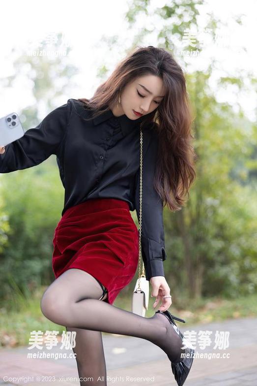 Xiuren秀人网-软软子 Xiuren秀人网 - 精选背影,软软子和她的那个“妹子”双人写真