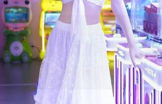 Xiuren秀人网 – 邹晶晶女王的红裙全集：一场裙子和想象力的马拉松，来吧你敢进去吗？