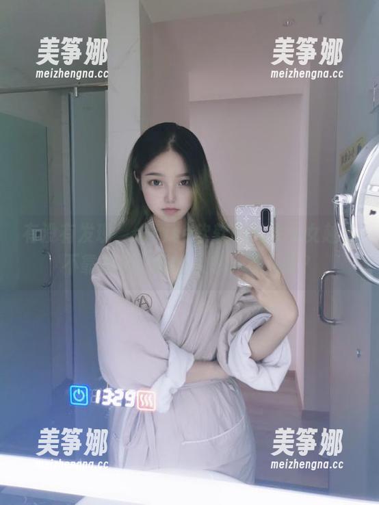 有没有发现，eloise软软的毛衣少女越是不靠圣光，越让人想多看几眼？