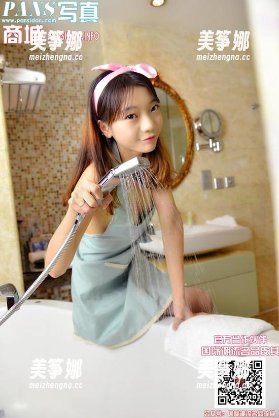 pans-默默 pans - 合集里的高清长腿,默默就是这条街的焦点!