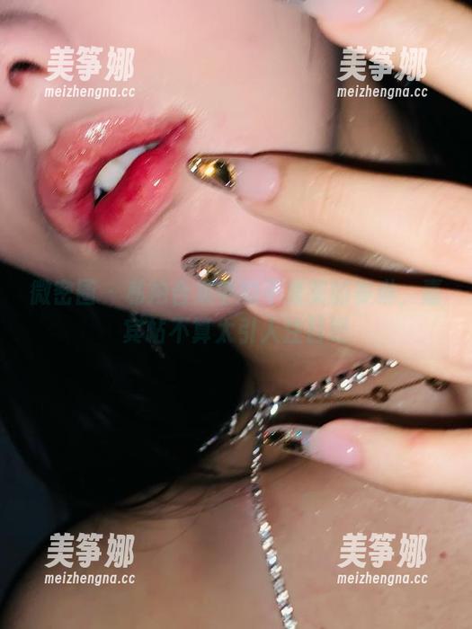 不爱笑的赛琳 微密圈 - 私拍合集中的不爱笑的赛琳,嘉宾帖不算太引人注目吧