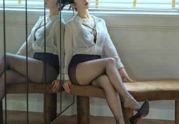 分享图集,不只是云溪溪,更多的是那些苗疆少女的故事。