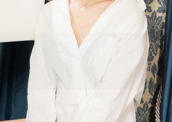 克拉女神 – 琐碎中闪烁的灵感,嘉萌的办公室写真该不会丢了吗?