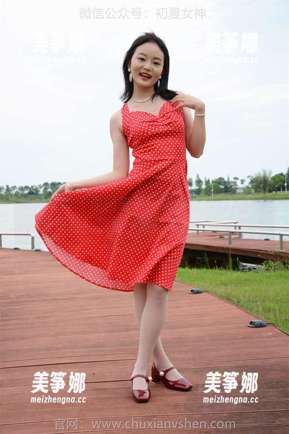 初夏女神-柒柒 初夏女神 - 原图来了!柒柒和她的大嘴猴,快来捡!别怕,猴子不会抢你吃的!