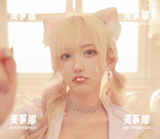 啾小妍Deer的眼镜全套：准备好被她的酷炫迷住了吗？