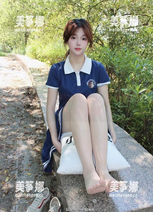 小众视觉 - 嘤嘤的纯白写真，未免也太淡定了吧，来点戏！