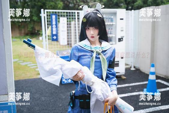 小和甜酒 小和甜酒,再次更新她的写真集,这套装到底想说什么?