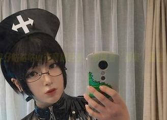 私拍:小容仔咕咕咕w在高跟鞋里,演绎着‘脚臭’最佳反转剧情!