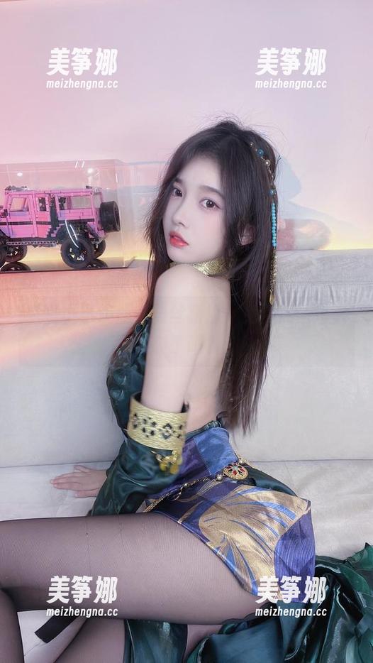 小小奶瓶儿 看看小小奶瓶儿黑丝新照,免费美图也太爽了吧?