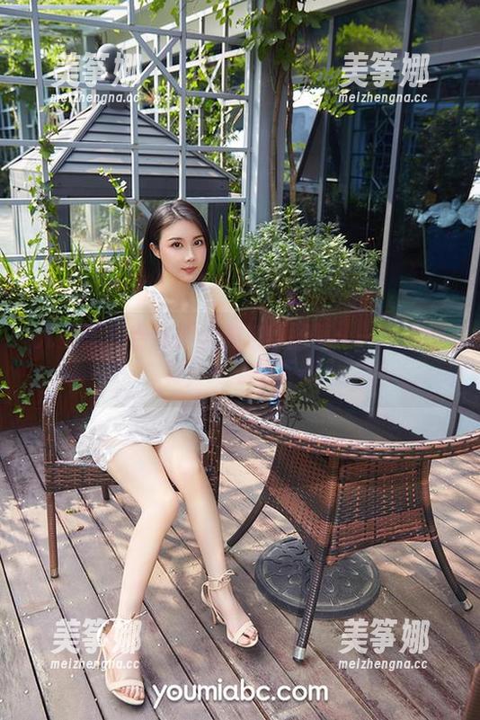 尤蜜荟-合法萝莉 尤蜜荟 - 合法萝莉的灰丝图集:一半想拥有,一半想下载