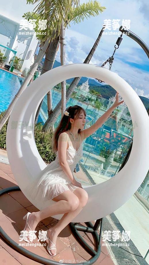 御子Yumiko 御子Yumiko的全套毛衣照:冷风中,小心别感冒啊!