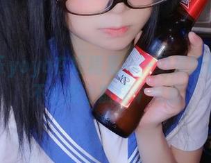 摇摇乐yoyo在短裙里,一组美图让你忍不住想上前探个究竟