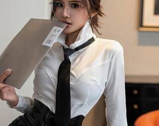 星颜社 – 李丽莎的比基尼合集,可能会让你忍不住想要收藏,资源太完美了吧。