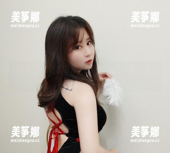 这幅图里我居然看到了一颗秋天的苹果，是依酱呀的丰满九月！