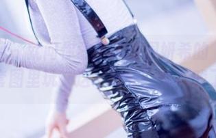 果团网 – 就问你敢不敢来周妍希的‘恶搞’套图里玩，这‘女孩’太有戏了！