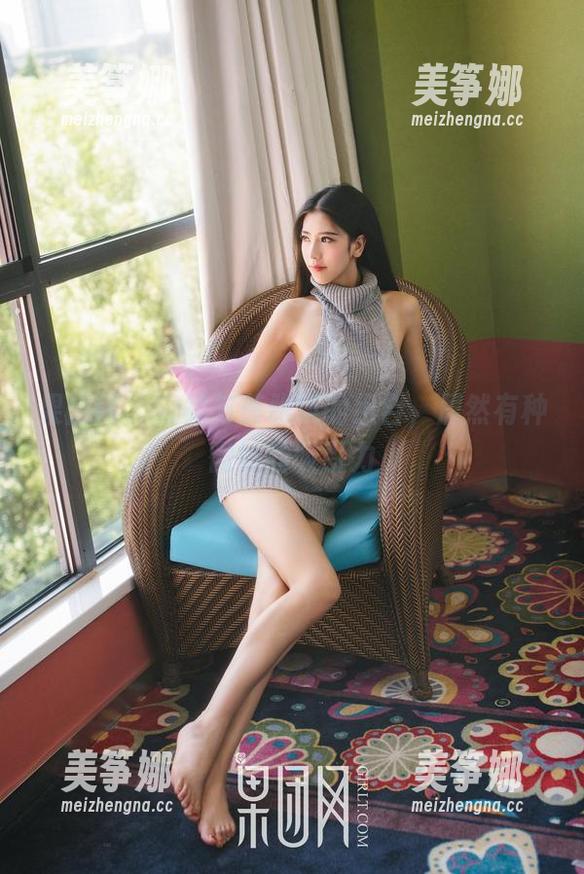 果团网-莫雅淇 果团网 - 短裙与莫雅淇的组合,居然有种微妙的吸引力