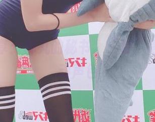 美图分享：柳丸的秘书，“装”得美好不动声色