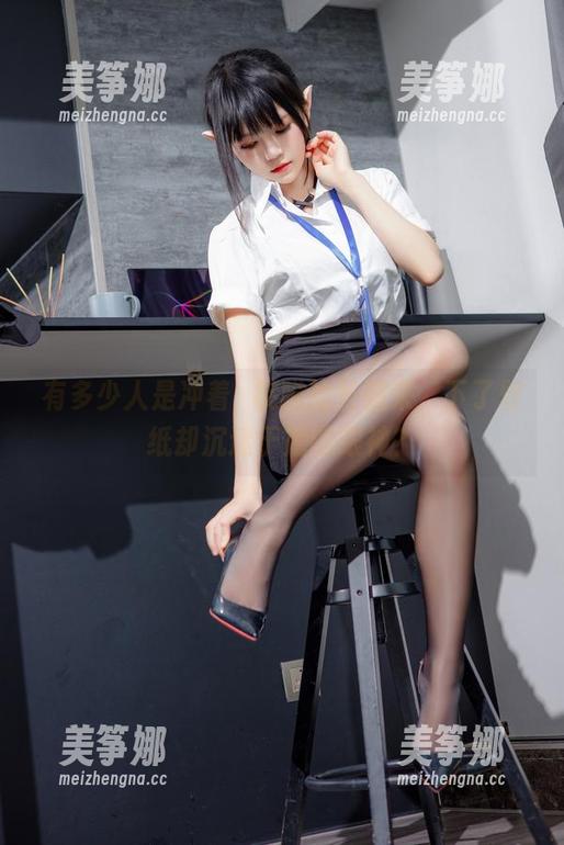 桜桃喵 有多少人是冲着桜桃喵的长腿来,下了壁纸却沉迷于她的眼神?