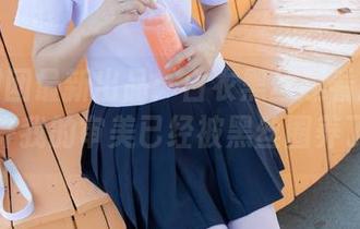 森萝财团最新出品:白衣黑丝越看越上头,或许我的审美已经被黑丝圈养了吧。