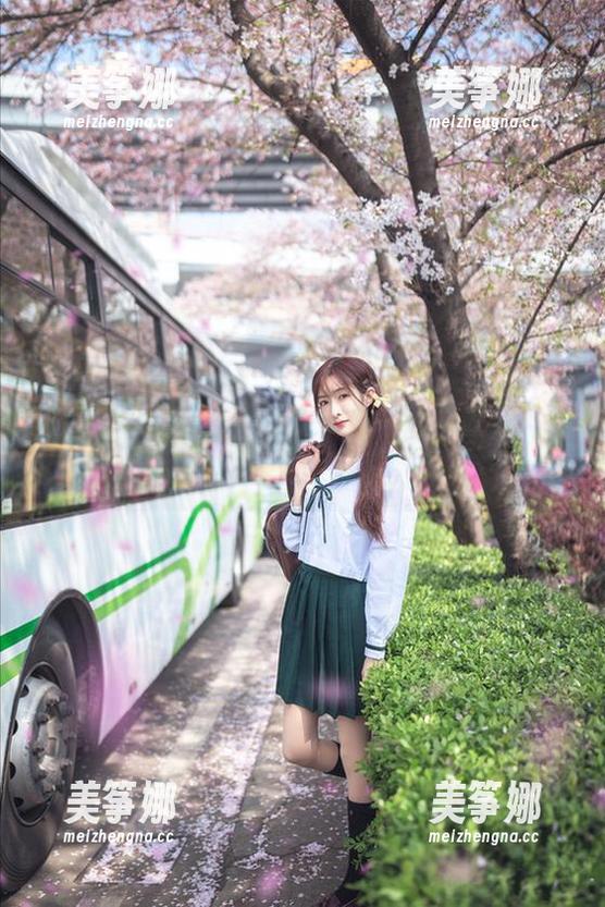 王羽杉 王羽杉私拍图集:白裙素雅,却不乏迷人气息