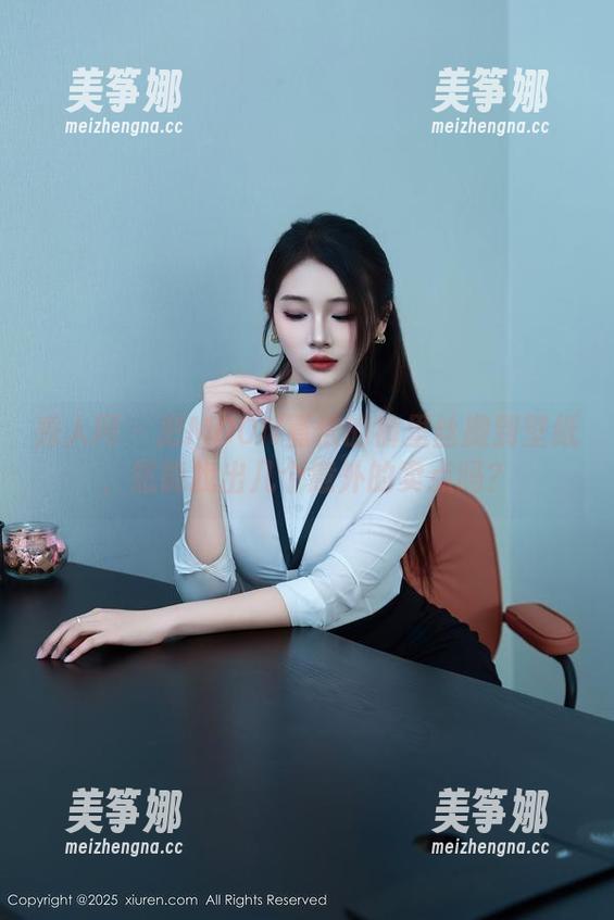 秀人网-MOON嘉依 秀人网 - 把MOON嘉依的裤里丝搬到壁纸,您能找出几个意外的卖点吗?