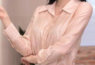 秀人网 – 吴小小比基尼合集：难道我该申请个防水手机壳，边游泳边自拍？