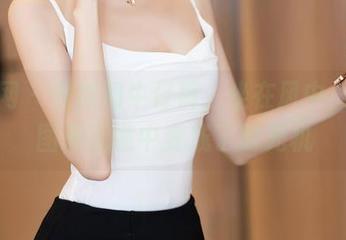 秀人网 – 安然和牛仔裤，坐在风中，高清图册无意中变成了时光机