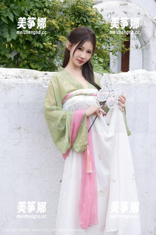 秀人网 - 梦心玥的海南岛图包——让私拍的夏日，变成了一场‘美丽误会’！
