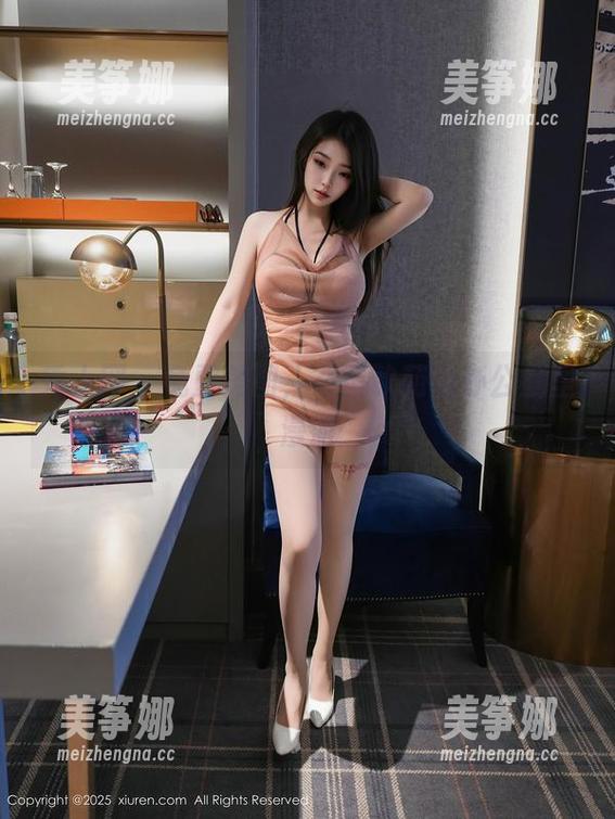 秀人网-黄歆苑 秀人网 - 免费美图,在黄歆苑的办公室里漫游