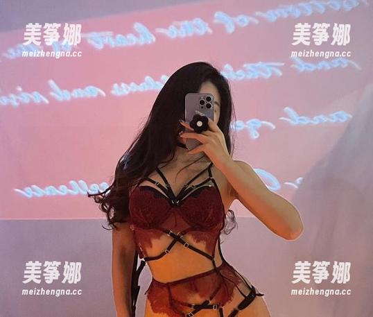 纪念小小v 微密圈 - 福利还是噱头?揭开纪念小小v的“死库水”作品的真相。