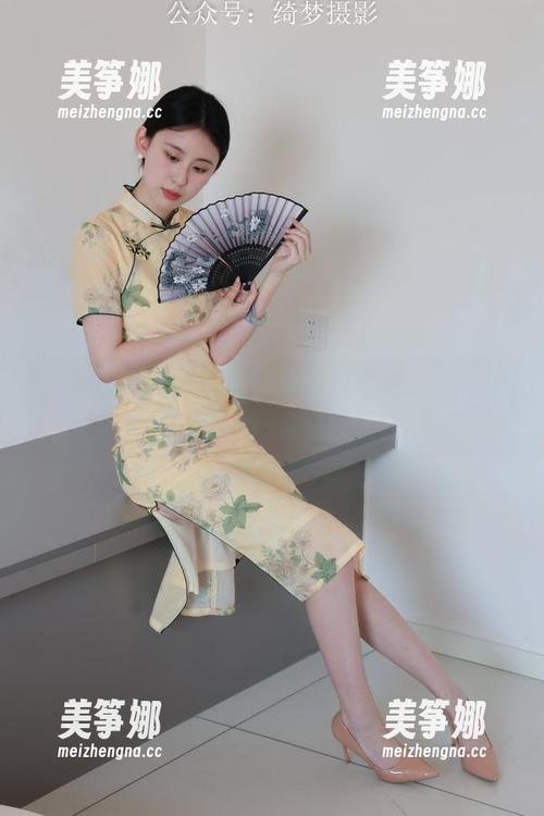 绮梦摄影-伊伊 绮梦摄影 - 原图说的可不仅是浪——伊伊与大海的随意嬉戏。