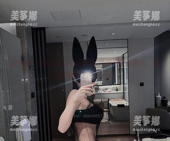 脸红Dearie 微密圈 - 脸红Dearie的黑色大洞连衣裙图包,精选出偶尔的性感迷雾