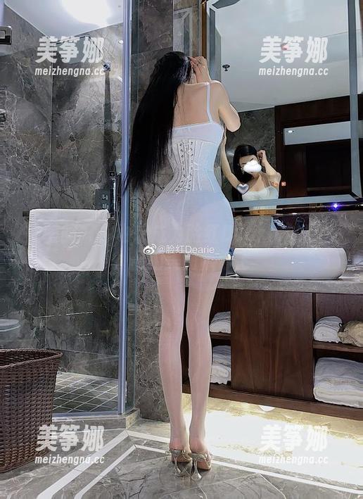 脸红Dearie 微密圈 - 你也想成为脸红Dearie的空姐?私拍美图带你飞