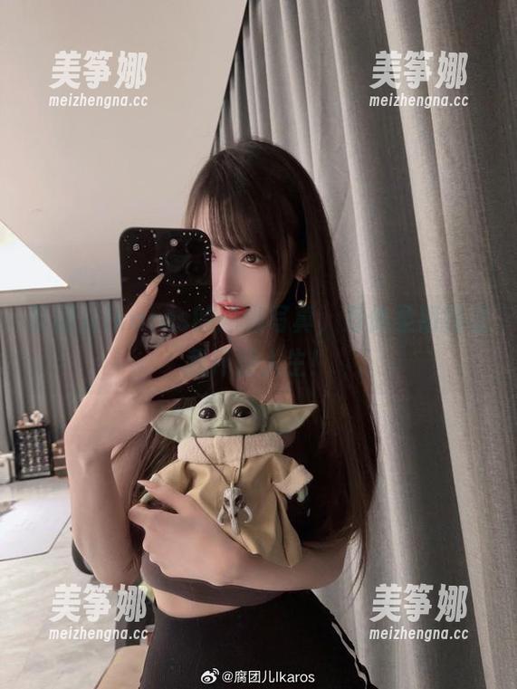 腐团儿Ikaros 腐团儿Ikaros的瑜伽写真,身体柔韧得让我怀疑人生!