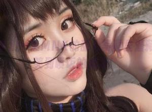 小心!芊川一笑MNK的甜心写真里潜藏着一套笑到喷饭的魔法!