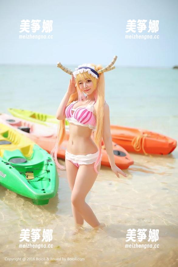 菠萝社-夏小秋秋秋 菠萝社 - 夏小秋秋秋户外写真:假装和大自然亲密无间,其实真心爱自拍!