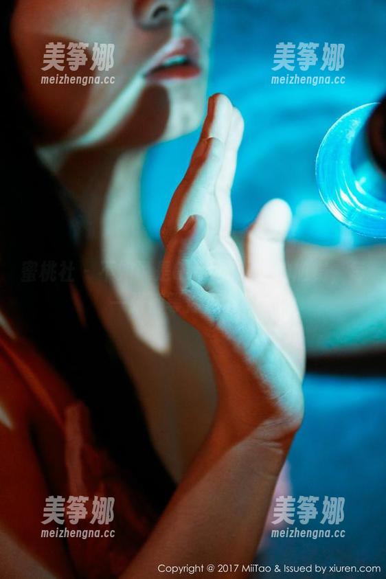 蜜桃社-Gina 蜜桃社 - 不如说是Gina和眼镜的尬舞,每一张都等你点下载。
