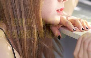 蜜桃社 – 这镂空，简直是又美又飘渺，伊琳的私拍图包真让人挪不开眼！