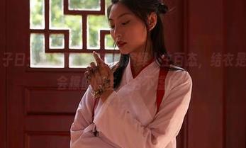 蜜桃社 – 子曰：穿礼服也能在线演绎人生百态，结衣是我见过最会撩的博主，名不虚传！