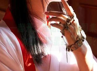 蜜桃社 – 一翻开许思铭的全套图集,我就在想:女王在哪里我又在哪?