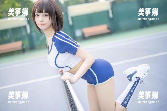 蜜汁猫裘 无圣光,自信满满:蜜汁猫裘身穿白色体操服,真想多看两眼。